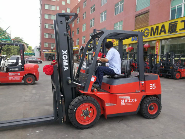 forklift bertenaga baterai battery powered forklift